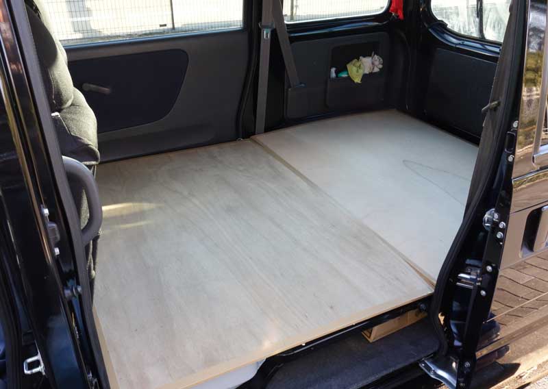 一般軽貨物車両の荷室内部