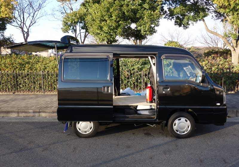 一般軽貨物輸送車両の側面外観